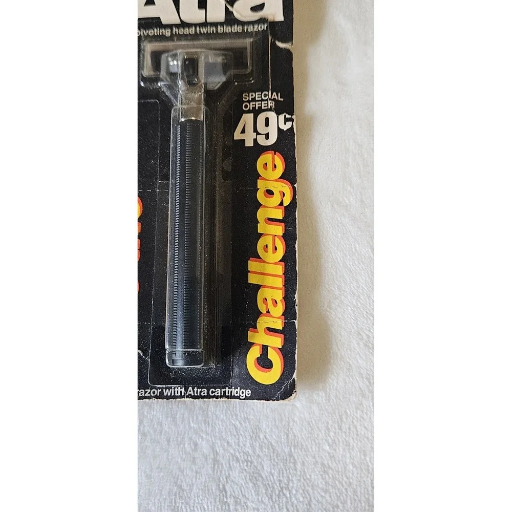 Vintage Gillette ATRA Pivoting Head Twin Blade Razor 1970s Shaver New .49 Cent